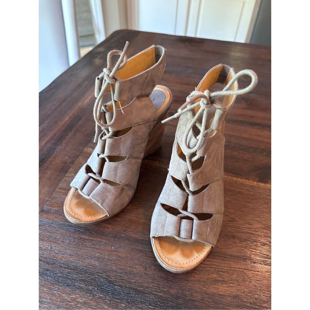 Melrose and Market Calista Wedge sandal